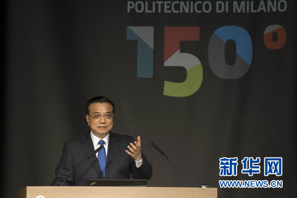 10月16日，中國國務(wù)院總理李克強在米蘭與意大利總理倫齊共同出席第五屆中意創(chuàng)新合作周大會并致辭。 新華社記者謝環(huán)馳攝