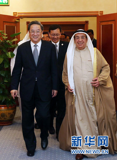 11月6日，正在巴林進(jìn)行正式友好訪問的全國政協(xié)主席俞正聲在麥納麥會(huì)見巴林副首相穆罕默德。 新華社記者劉衛(wèi)兵攝