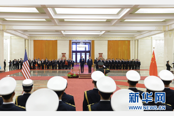 11月12日，國(guó)家主席習(xí)近平在北京人民大會(huì)堂舉行歡迎儀式，歡迎美國(guó)總統(tǒng)奧巴馬對(duì)中國(guó)進(jìn)行國(guó)事訪問(wèn)。 新華社記者 馬占成 攝