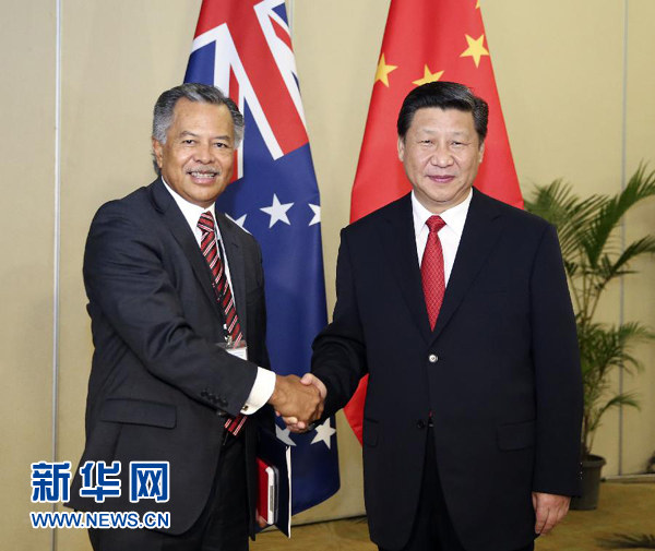 11月22日，國家主席習近平在斐濟楠迪會見庫克群島總理普納。新華社記者丁林攝 