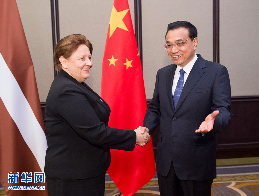    12月16日，中國國務院總理李克強在貝爾格萊德會見拉脫維亞總理斯特勞尤馬。 新華社記者黃敬文攝