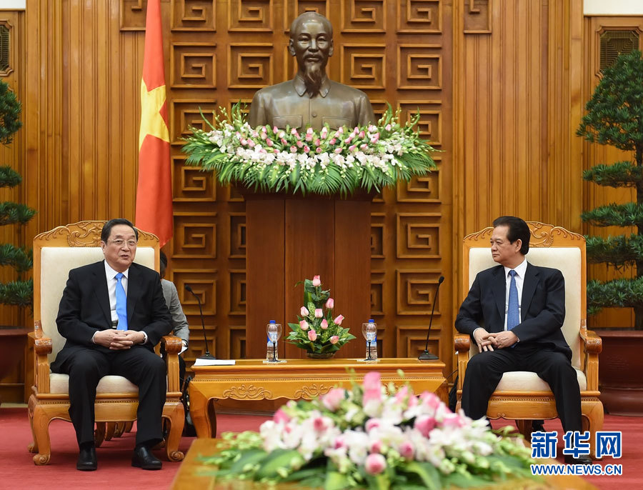 12月25日至27日，中共中央政治局常委、全國政協(xié)主席俞正聲對越南進行正式訪問。這是12月26日，俞正聲在河內(nèi)會見越南政府總理阮晉勇。 新華社記者劉建生攝