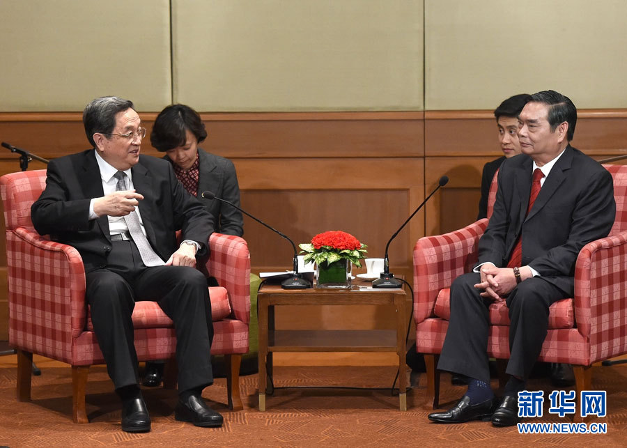 12月25日至27日，中共中央政治局常委、全國政協(xié)主席俞正聲對越南進行正式訪問。這是12月25日，俞正聲在河內(nèi)會見越共中央書記處常務書記黎鴻英。 新華社記者劉建生攝