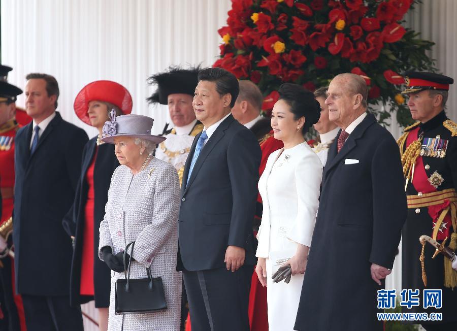 10月20日，對英國進行國事訪問的國家主席習(xí)近平出席英國女王伊麗莎白二世在倫敦騎兵檢閱場舉行的隆重歡迎儀式。 新華社記者 龐興雷 攝