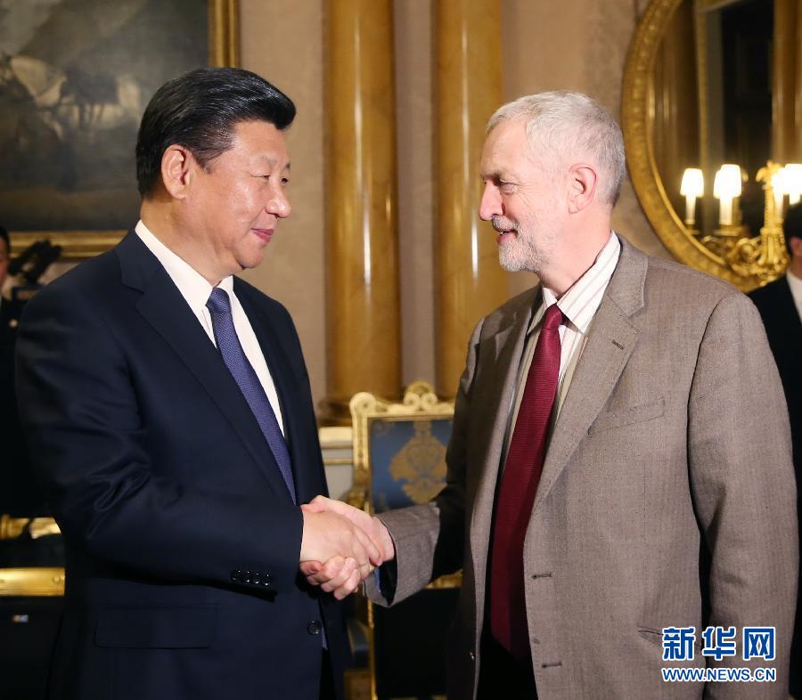 10月20日，國(guó)家主席習(xí)近平在倫敦會(huì)見(jiàn)英國(guó)工黨領(lǐng)袖杰里米·科爾賓。 新華社記者 姚大偉 攝