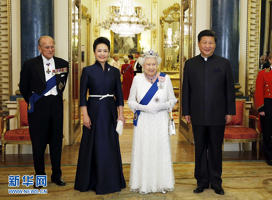 10月20日，國家主席習(xí)近平在倫敦白金漢宮出席英國女王伊麗莎白二世舉行的歡迎晚宴。 新華社記者 鞠鵬 攝