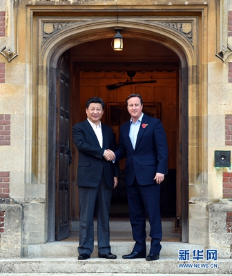 10月22日，國家主席習(xí)近平在契克斯首相鄉(xiāng)間別墅同英國首相卡梅倫再次會晤。 新華社記者 饒愛民 攝