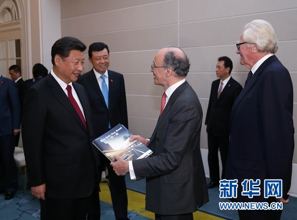 10月22日，國家主席習(xí)近平在倫敦集體會見英國前首相布朗等英國友人。新華社記者 龐興雷 攝 