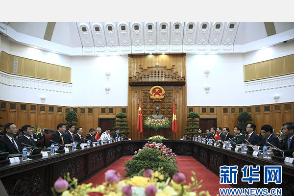 11月5日，中共中央總書記、國(guó)家主席習(xí)近平在河內(nèi)同越南總理阮晉勇舉行會(huì)談。 新華社記者 蘭紅光 攝