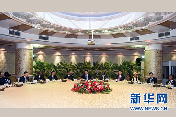 12月4日，國家主席習近平在約翰內(nèi)斯堡集體會見13位非洲國家領(lǐng)導人。 新華社記者 謝環(huán)馳 攝