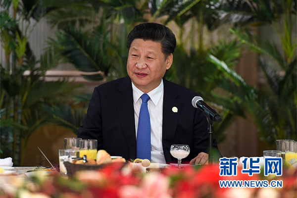 12月4日，國家主席習近平在約翰內(nèi)斯堡集體會見13位非洲國家領(lǐng)導人。 新華社記者 謝環(huán)馳 攝