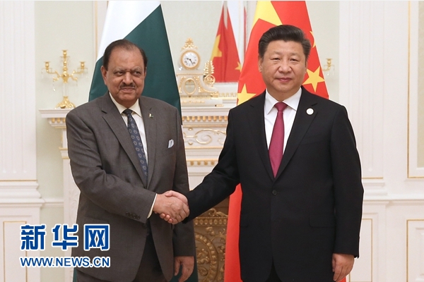 6月23日，國(guó)家主席習(xí)近平在塔什干會(huì)見(jiàn)巴基斯坦總統(tǒng)侯賽因。新華社記者馬占成攝