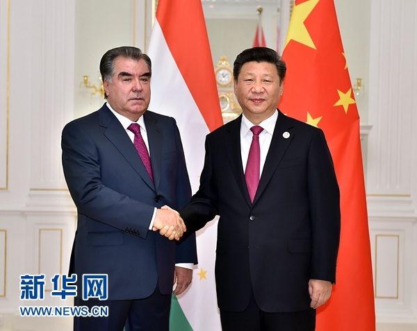 6月23日，國家主席習近平在塔什干會見塔吉克斯坦總統(tǒng)拉赫蒙。新華社記者李濤攝