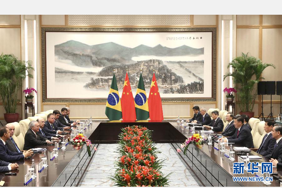 9月2日，國(guó)家主席習(xí)近平在杭州會(huì)見(jiàn)前來(lái)出席二十國(guó)集團(tuán)領(lǐng)導(dǎo)人杭州峰會(huì)的巴西總統(tǒng)特梅爾。 新華社記者龐興雷攝