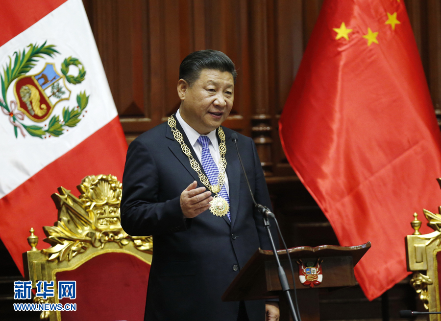 11月21日，國家主席習(xí)近平在秘魯國會發(fā)表題為《同舟共濟(jì)、揚(yáng)帆遠(yuǎn)航，共創(chuàng)中拉關(guān)系美好未來》的重要演講。 新華社記者 鞠鵬 攝