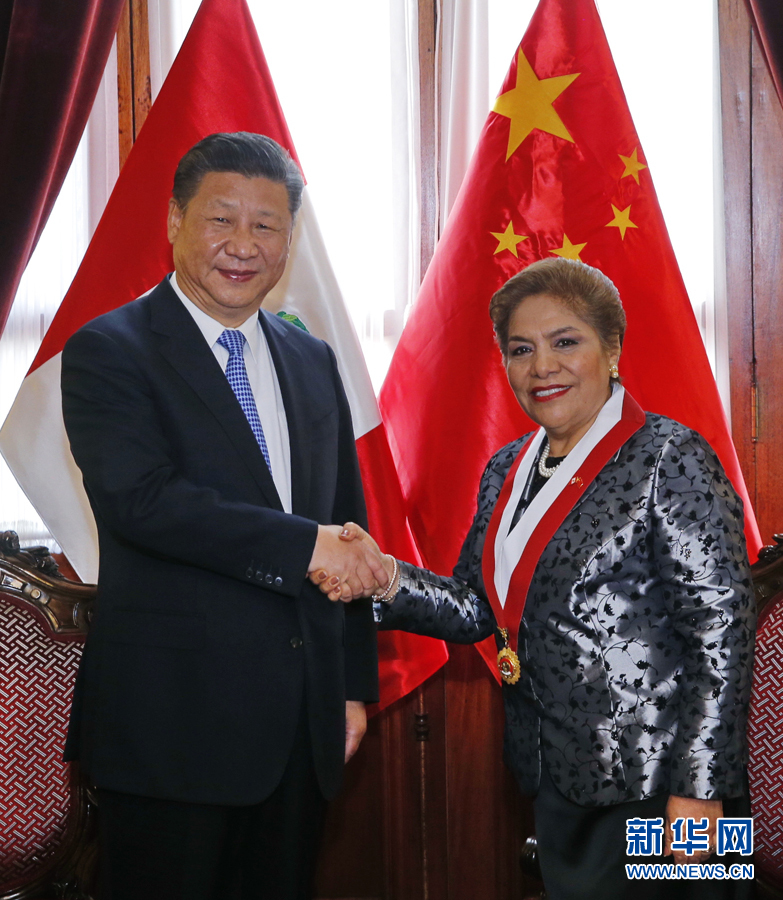 11月21日，國(guó)家主席習(xí)近平在利馬會(huì)見秘魯國(guó)會(huì)主席薩爾加多。新華社記者 鞠鵬 攝