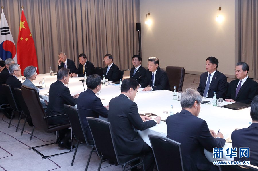 7月6日，國家主席習(xí)近平在柏林會(huì)見韓國總統(tǒng)文在寅。 新華社記者 王曄攝
