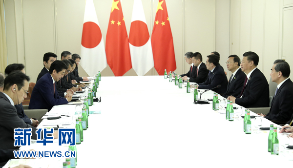 7月8日，國家主席習(xí)近平應(yīng)約在漢堡會(huì)見日本首相安倍晉三。新華社記者 馬占成 攝