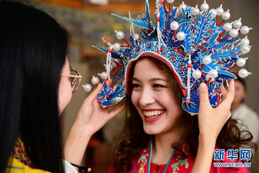 （新華全媒頭條·上合青島峰會·圖文互動）（14）遠(yuǎn)航，揚(yáng)起“上海精神”的時代風(fēng)帆——寫在上海合作組織成員國元首理事會第十八次會議即將召開之際