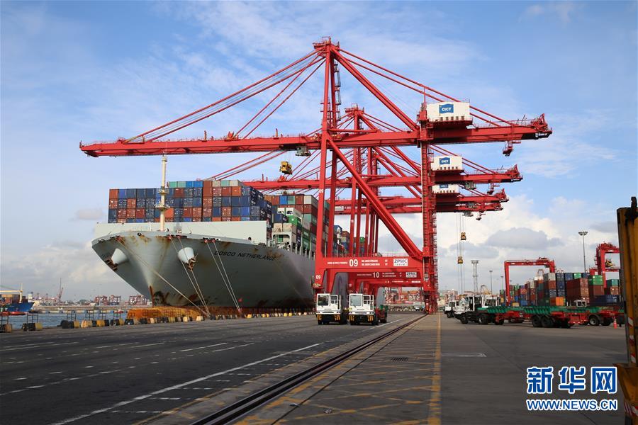 （國際&middot;圖文互動(dòng)）（1）&ldquo;一帶一路&rdquo;乘長風(fēng)　時(shí)隔四年又重逢&mdash;&mdash;記&ldquo;中遠(yuǎn)荷蘭&rdquo;號(hào)再次停靠科倫坡港