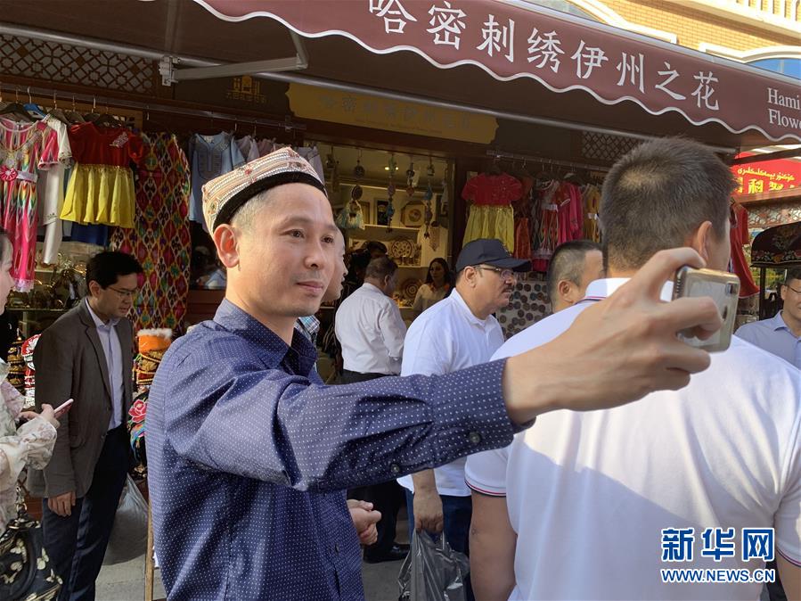 （圖文互動(dòng)）（4）多國(guó)駐華使節(jié)參訪新疆：中國(guó)反恐、去極端化經(jīng)驗(yàn)值得學(xué)習(xí)借鑒