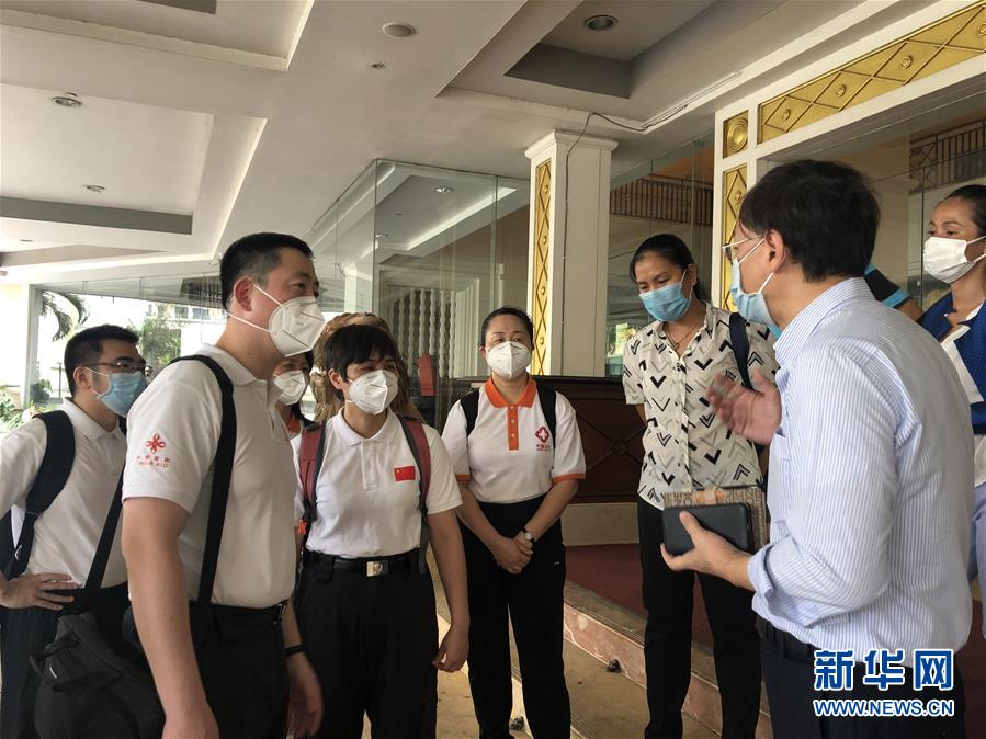 （國際疫情·圖文互動）（6）“工作忙碌又細(xì)致，經(jīng)驗豐富又專業(yè)”——一名柬埔寨青年眼中的中國援柬抗疫醫(yī)療專家組