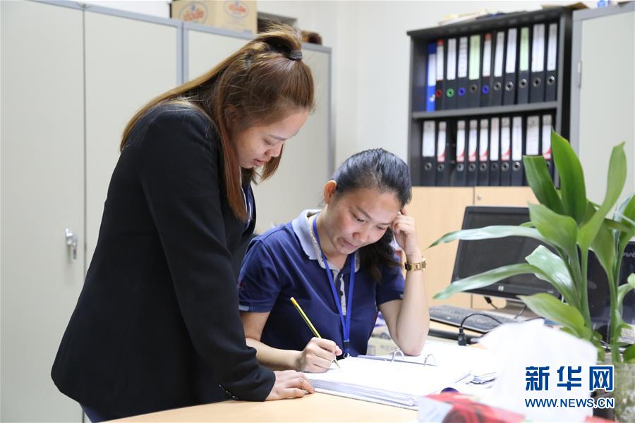 （國際·圖文互動(dòng)）（1）通訊：“信守承諾，一諾千金”——一個(gè)老撾女孩在中國企業(yè)的十年成長史