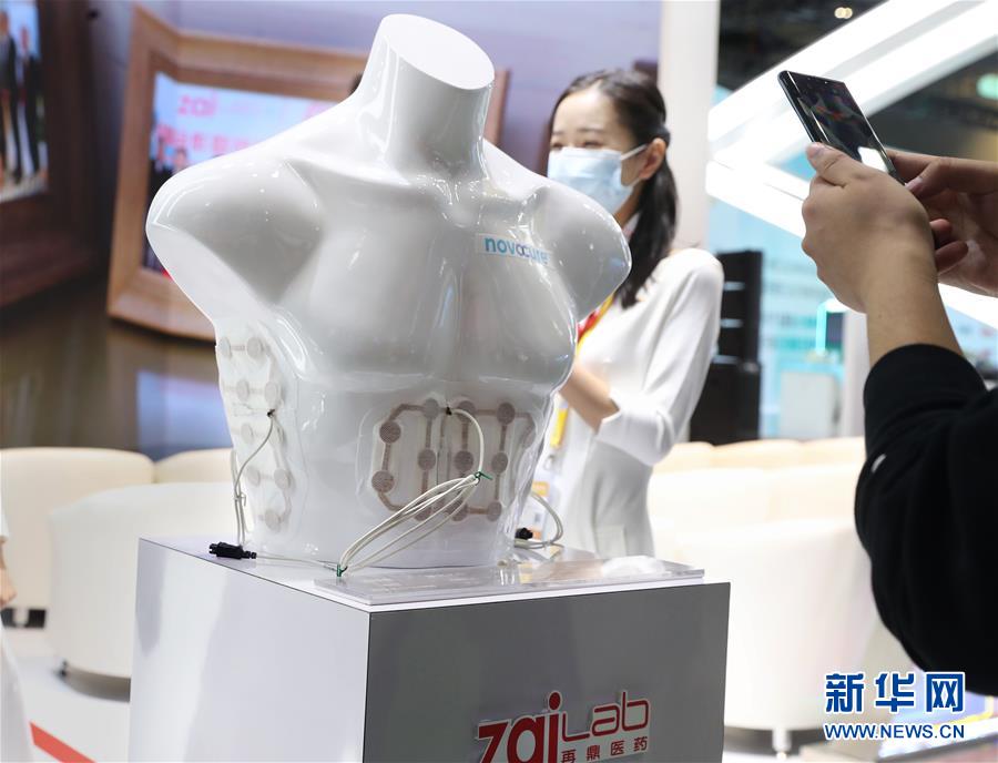 （第三屆進(jìn)博會(huì)·圖文互動(dòng)）（2）新疫苗、新療法，進(jìn)博會(huì)最“火爆”展區(qū)見(jiàn)聞