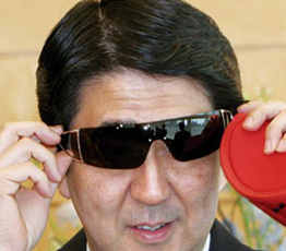 2015，安倍會繼續(xù)"暴走"嗎？