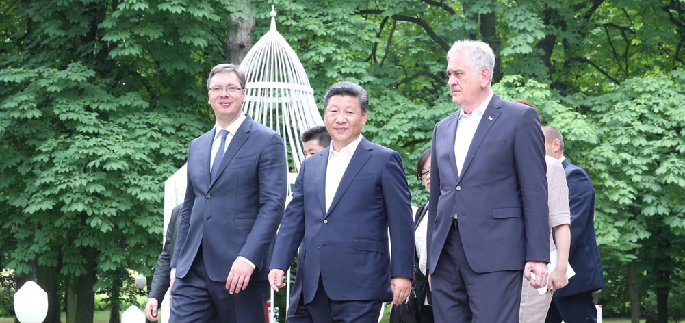 習(xí)近平出席塞爾維亞總統(tǒng)尼科利奇、總理武契奇共同舉行的午宴