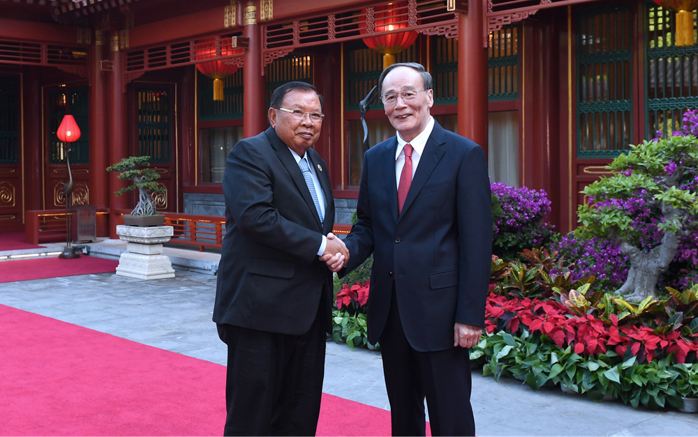 王岐山會見老撾人民革命黨中央總書記、國家主席本揚(yáng)