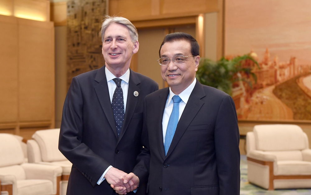 李克強(qiáng)會見英國首相特使、財政大臣哈蒙德